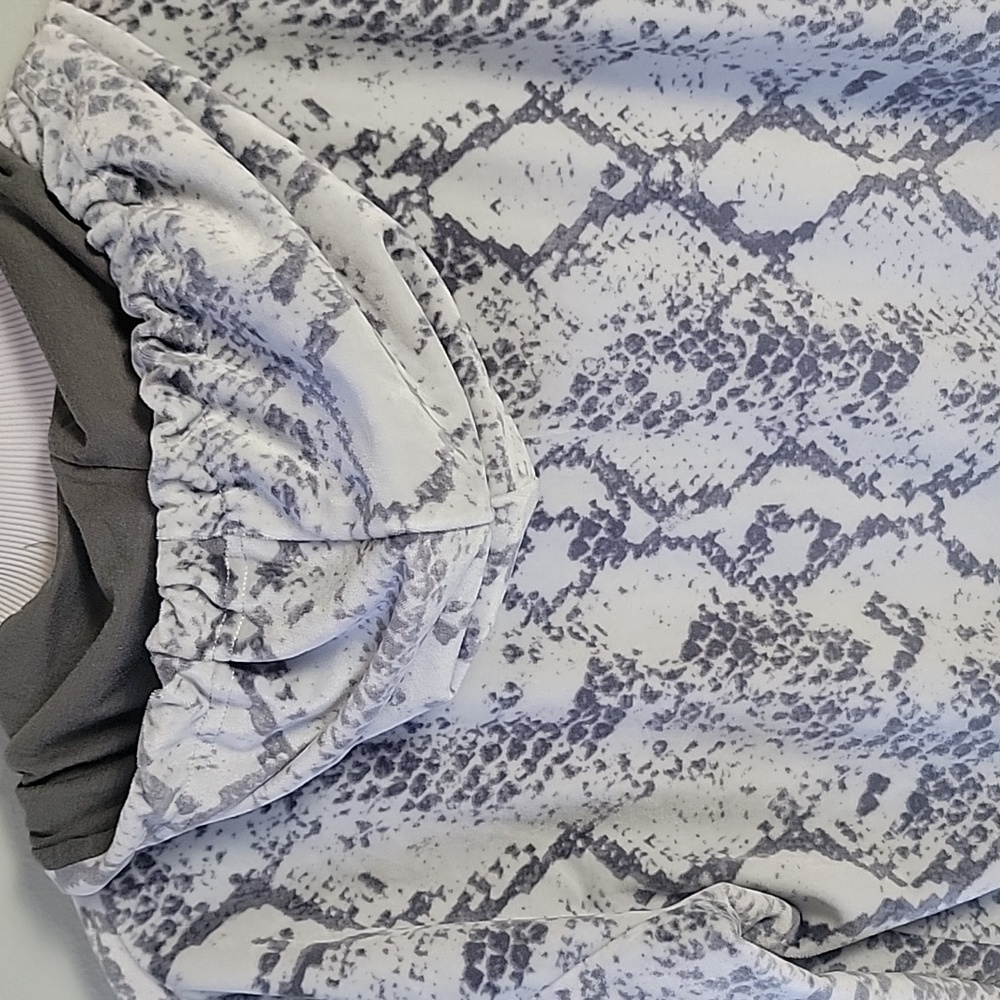 Cozy soft snakeskin lounge set - Picture 6 of 13